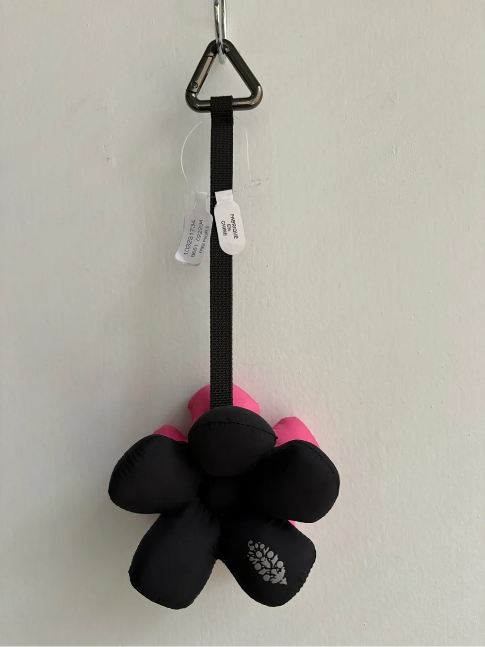 FP Movement Petal Talk Keyring 🔥 black/ bubblegum 🔥NWT!